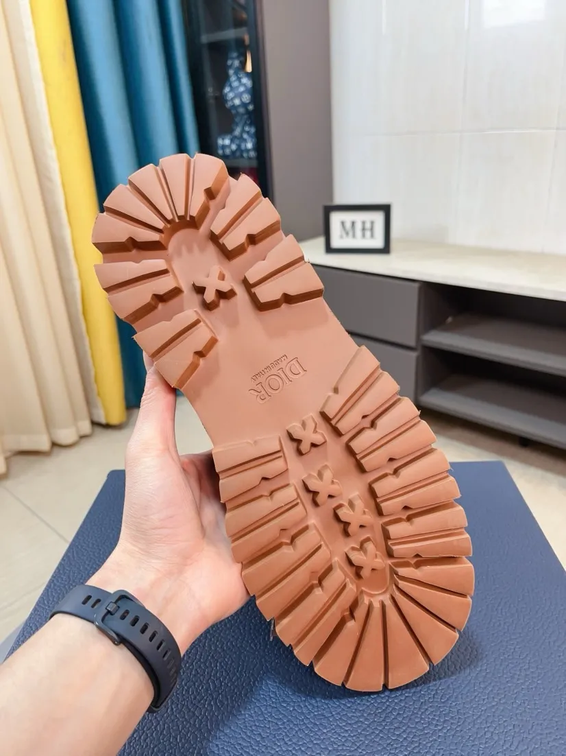 Men's shoes 💰600🌹🌹[Dior] Dior's new high-top imported cowhide ➕ cowhide lining, designed by European and American masters, perfect shape to create counter quality, solid color raw and wear-resistant outsole, original quality, unique and beautiful design, super versatile and very comfortable. High-end without losing taste, fashionable, cold-proof and warm! Absolute focus 39-44 size 38 45 customized